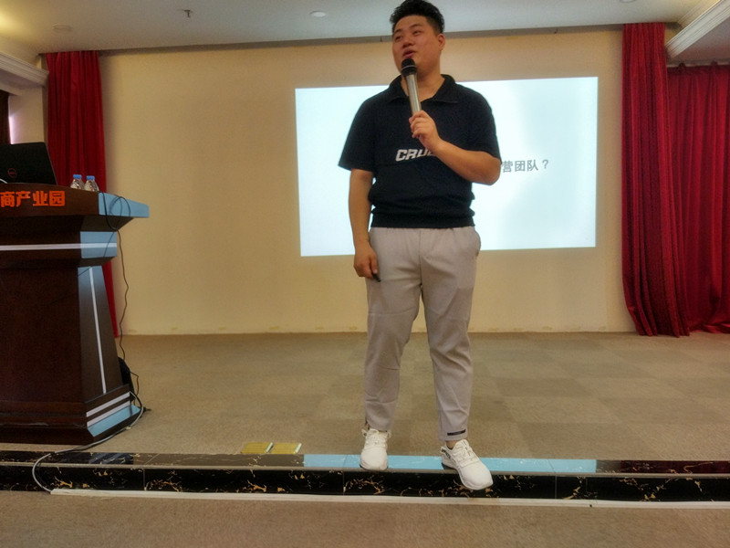 周末，貝朗鋼線成型機廠家員工與您相約聚大電商產業園