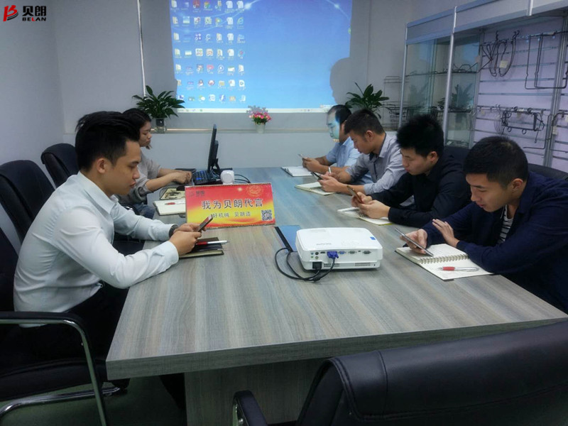 貝朗自動化設(shè)備公司——晨會現(xiàn)場 貝朗自動化設(shè)備公司——晨會現(xiàn)場